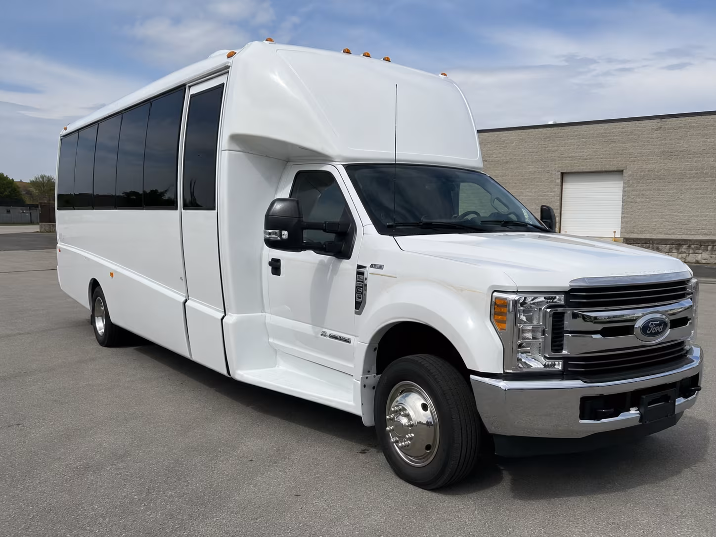 Cincinnati Airport Shuttle & Transportation party bus exterior