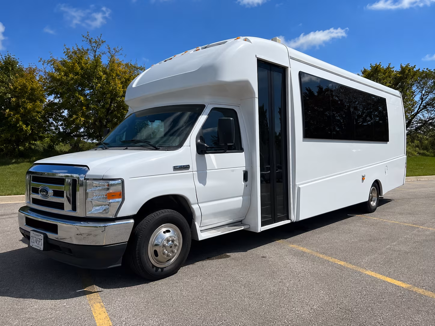 Cincinnati Birthday, Sweet 16, & Quinceañera Transportation party bus exterior