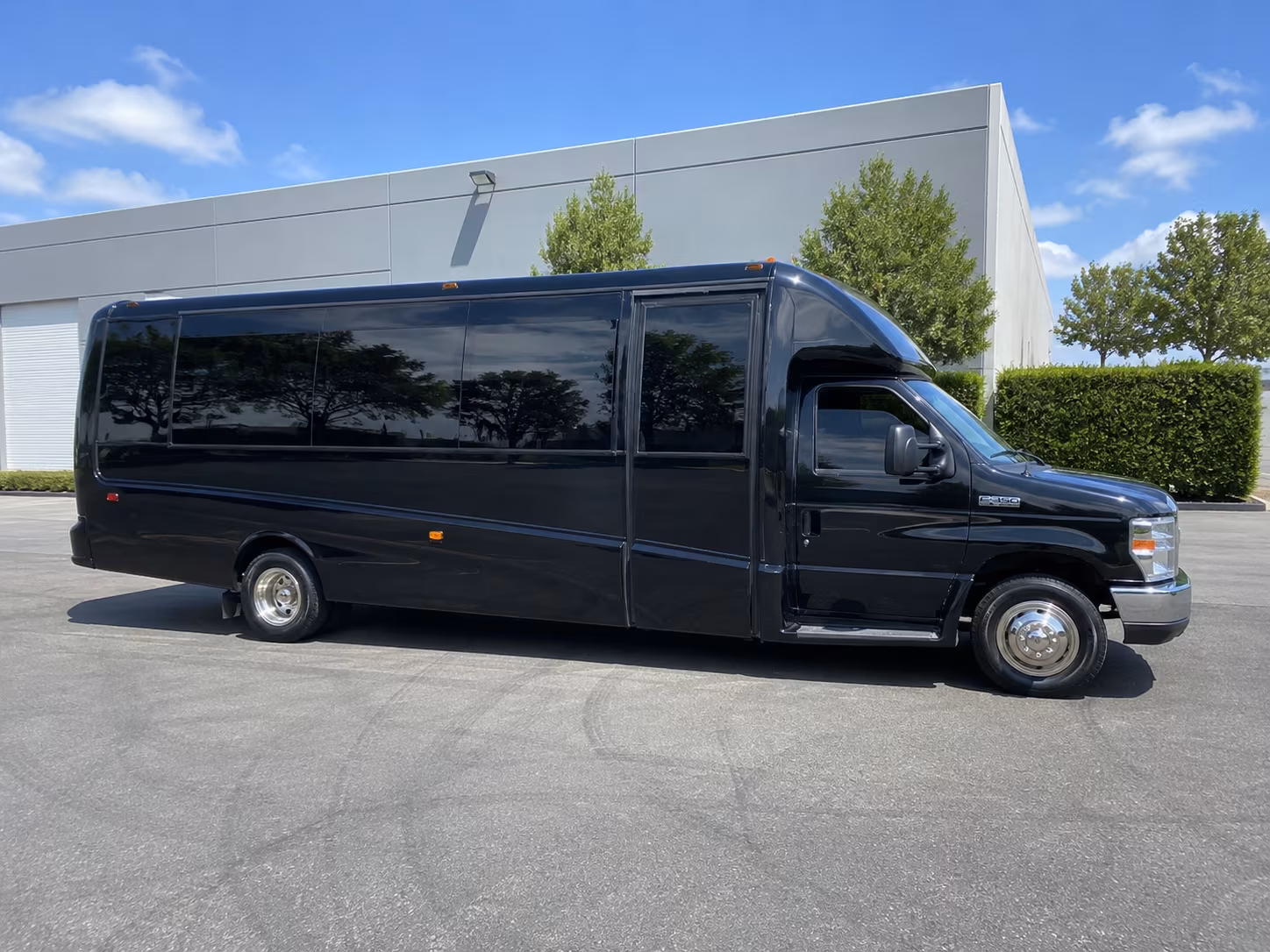Cincinnati Birthday, Sweet 16, & Quinceañera Transportation group transportation