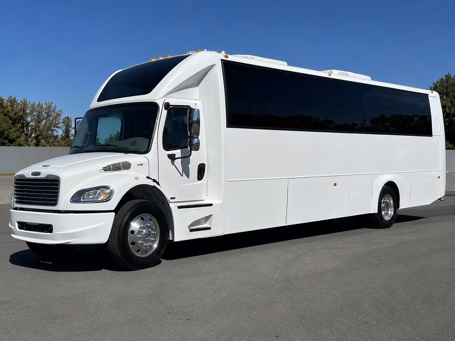 Cincinnati Winery Tour & Pub Crawl Transportation party bus exterior